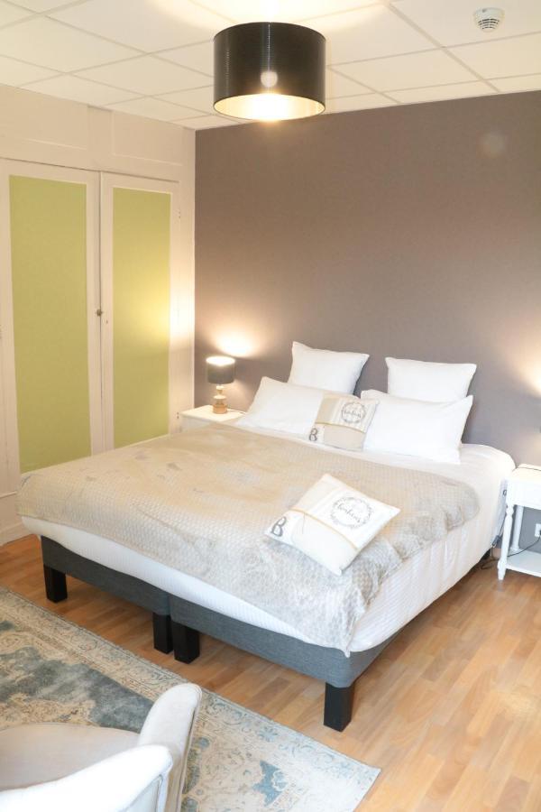 Logis Hotel Restaurant La Brasserie Treignac Bagian luar foto