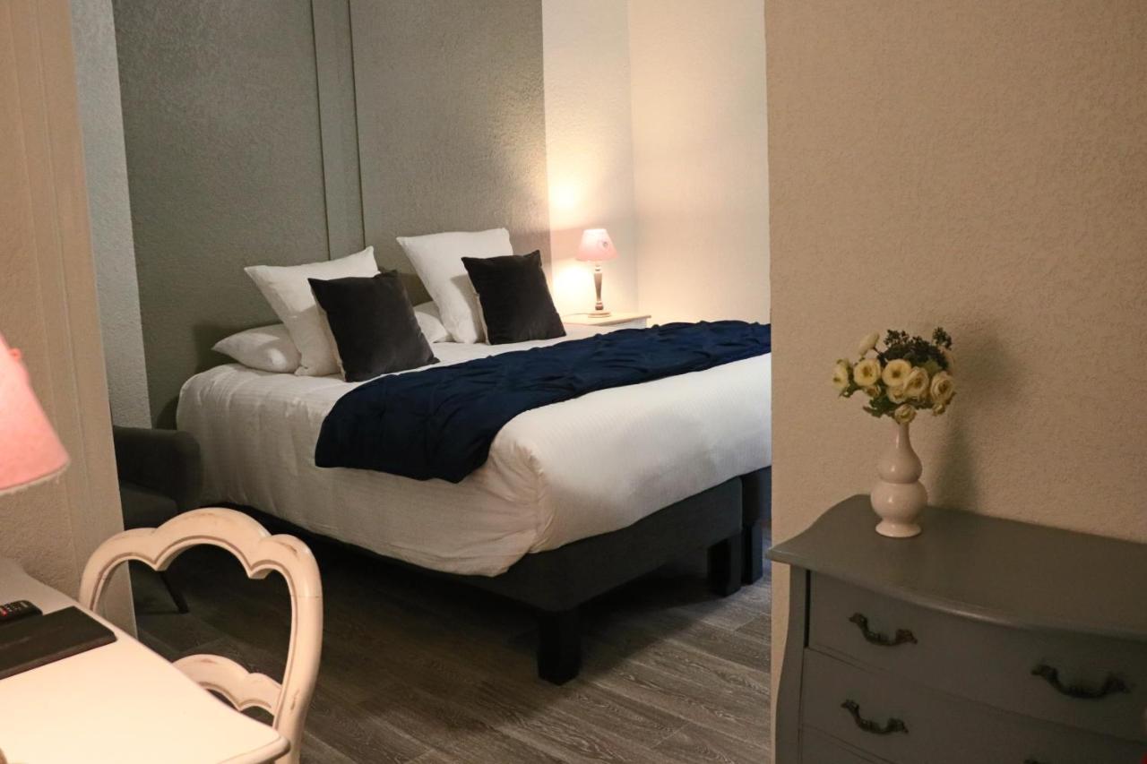 Logis Hotel Restaurant La Brasserie Treignac Bagian luar foto