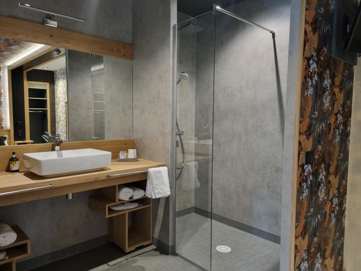 Logis Hotel Restaurant La Brasserie Treignac Bagian luar foto