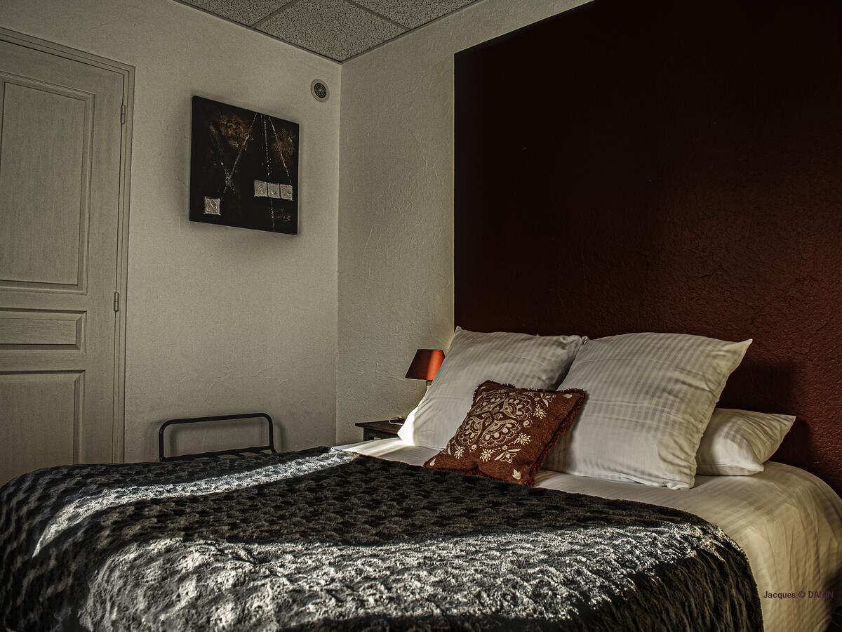 Logis Hotel Restaurant La Brasserie Treignac Bagian luar foto