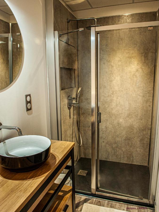 Logis Hotel Restaurant La Brasserie Treignac Bagian luar foto
